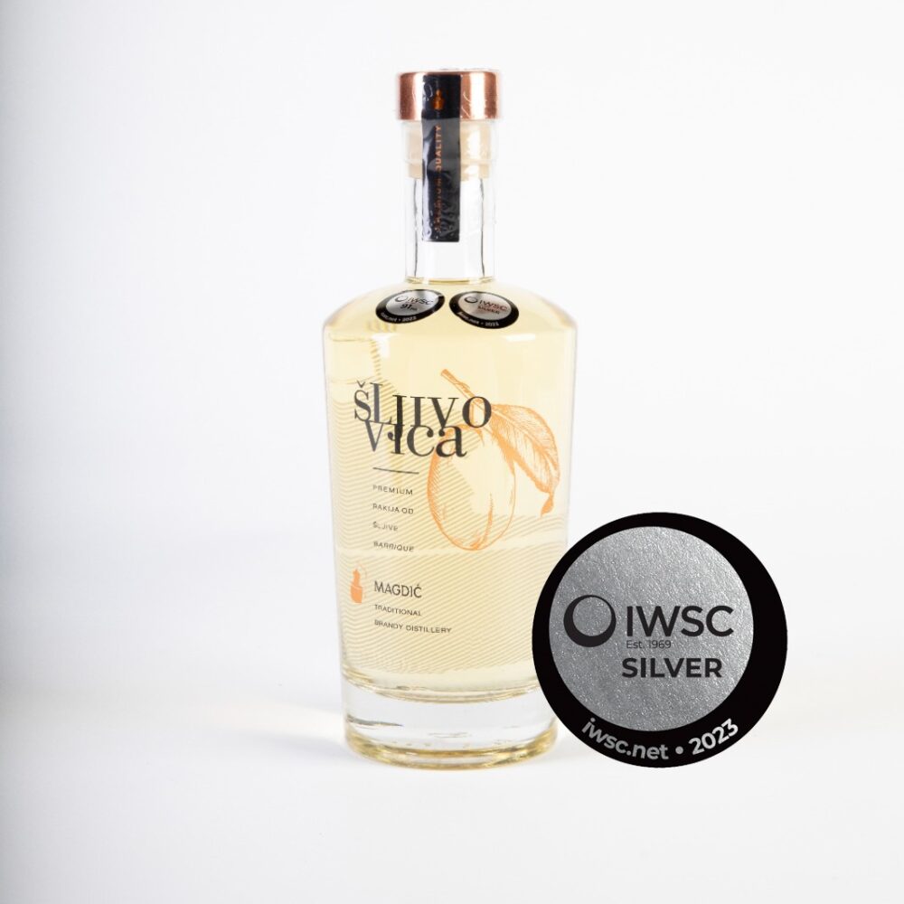 Šljivovica premium 0,7 L -  odležana 3 godine u hrastovim bačvama